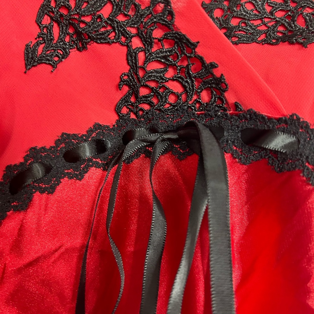Delicates Red and Black Lace Nightgown Slip Vampire Core - Picture 3 of 7